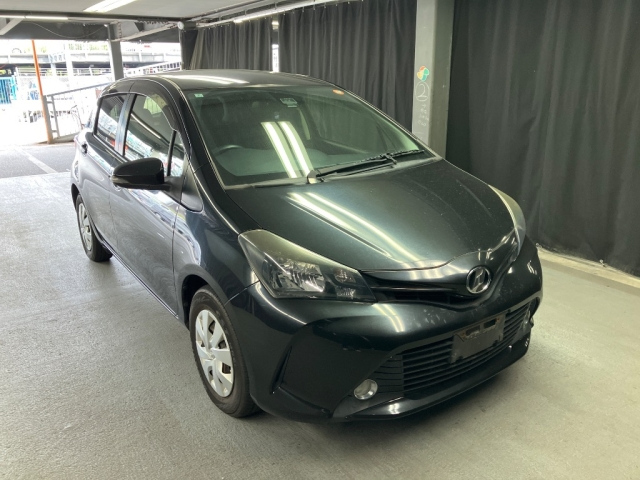 TOYOTA VITZ — фото