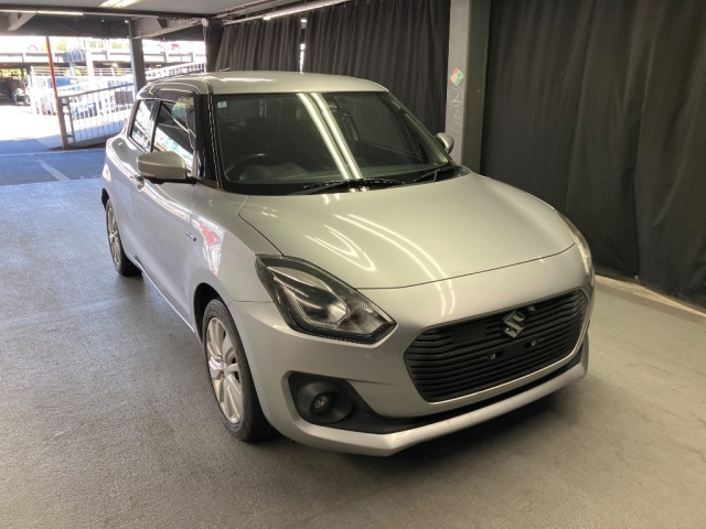 SUZUKI SWIFT — фото