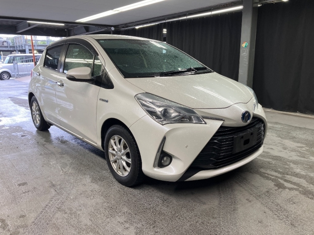 TOYOTA VITZ — фото