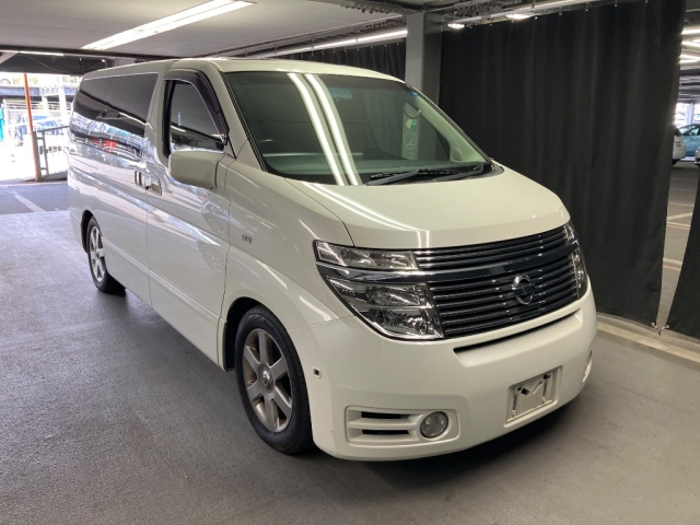 NISSAN ELGRAND — фото
