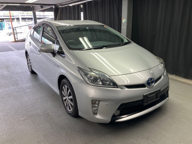 TOYOTA PRIUS — фото