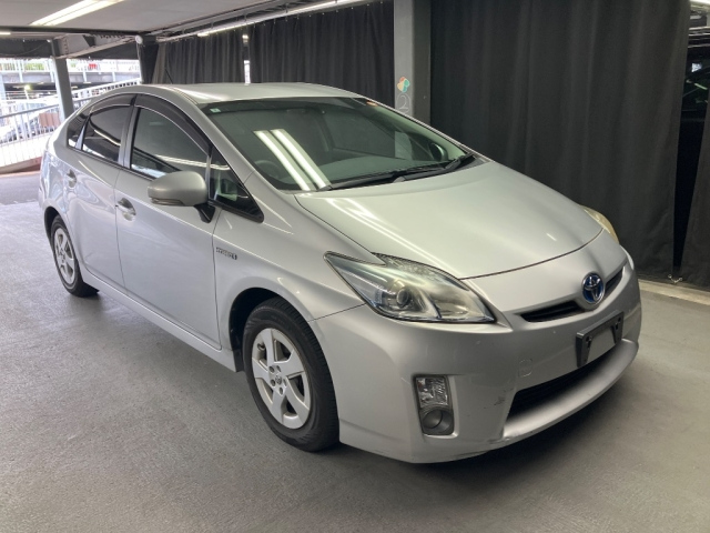 TOYOTA PRIUS — фото