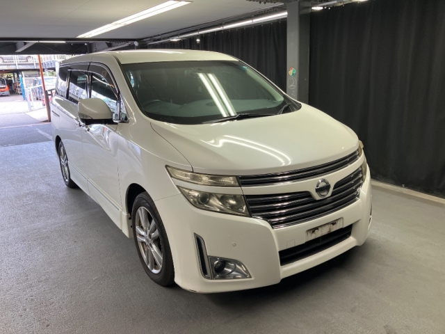 NISSAN ELGRAND — фото