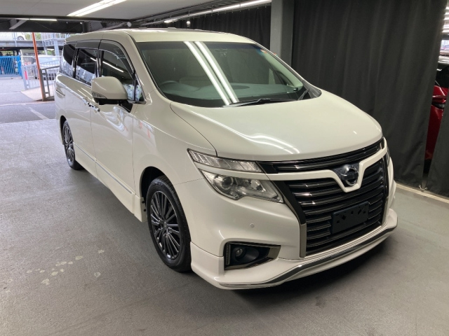 NISSAN ELGRAND — фото