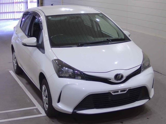 TOYOTA VITZ — фото