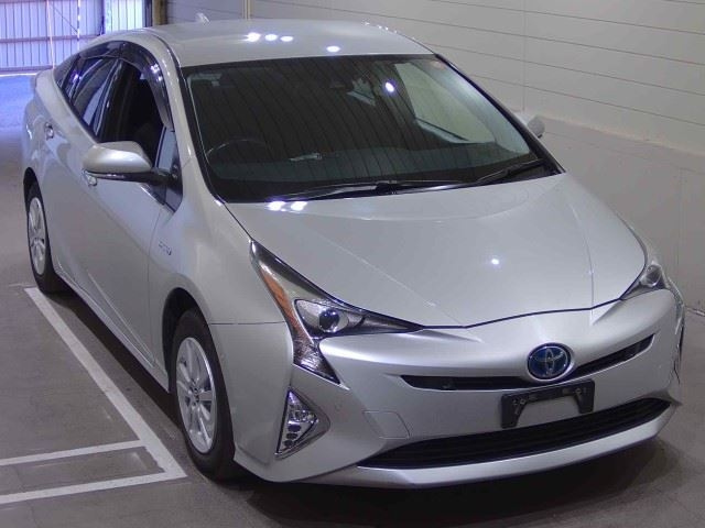 TOYOTA PRIUS — фото