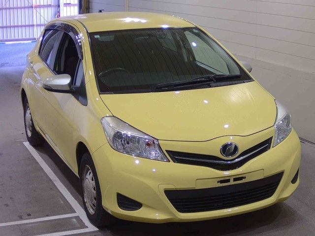 TOYOTA VITZ — фото