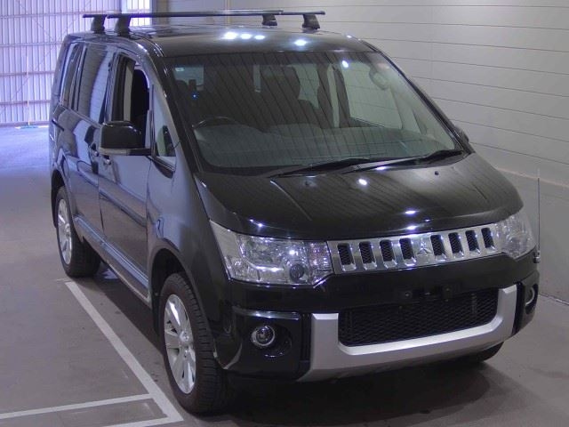 MITSUBISHI DELICA — фото