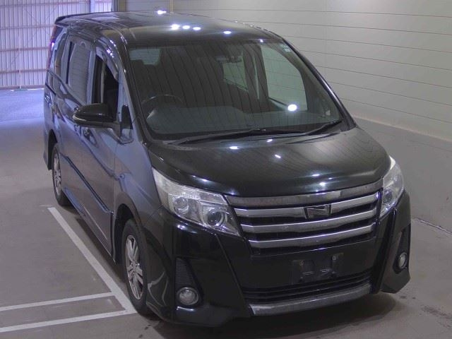 TOYOTA NOAH — фото