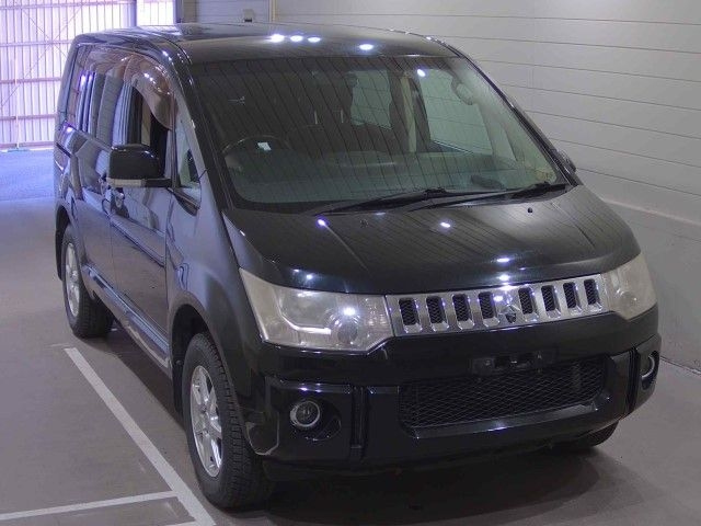 MITSUBISHI DELICA — фото