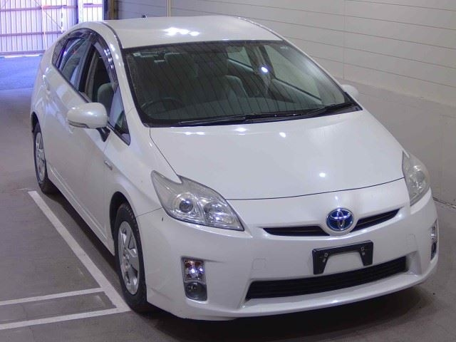 TOYOTA PRIUS — фото