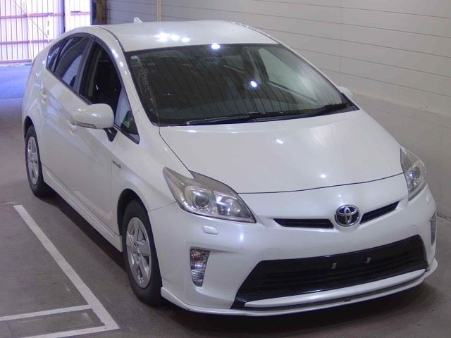 TOYOTA PRIUS — фото