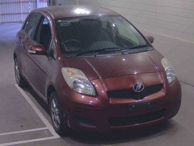 TOYOTA VITZ — фото