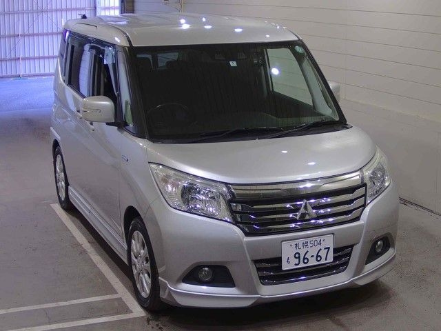 MITSUBISHI DELICA D2