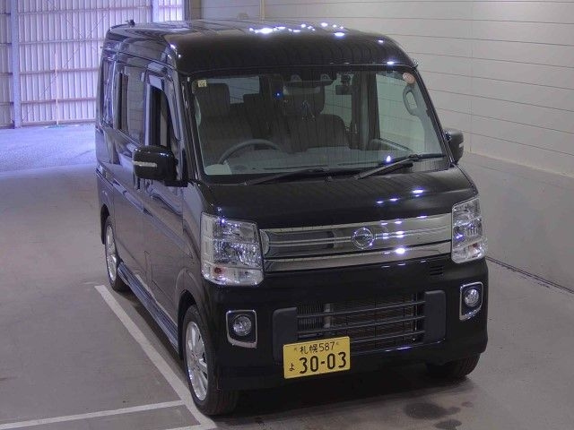 NISSAN CLIPPER — фото
