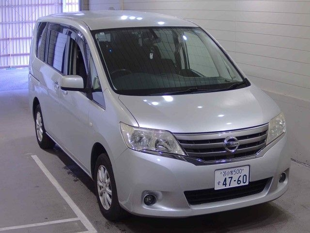 NISSAN SERENA — фото
