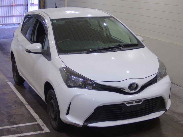 TOYOTA VITZ — фото