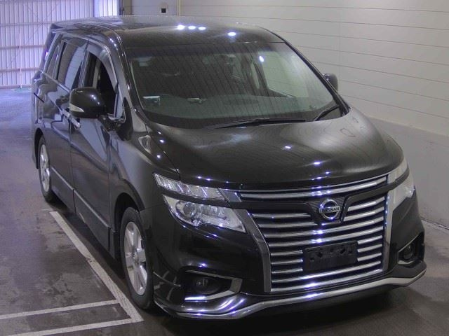 NISSAN ELGRAND — фото