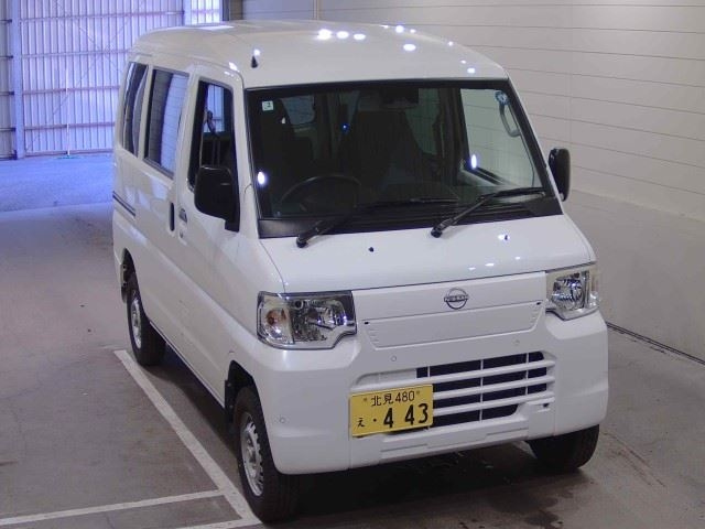 NISSAN CLIPPER — фото