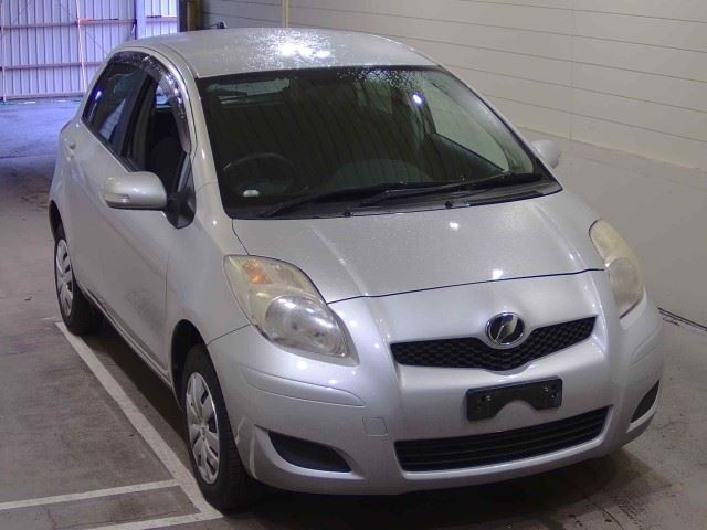 TOYOTA VITZ — фото