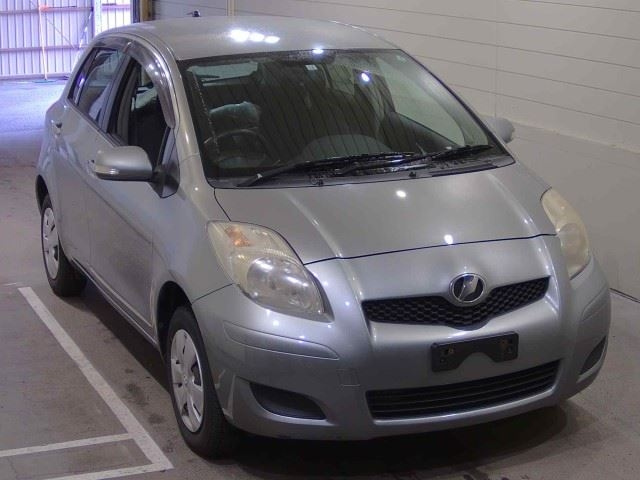 TOYOTA VITZ — фото