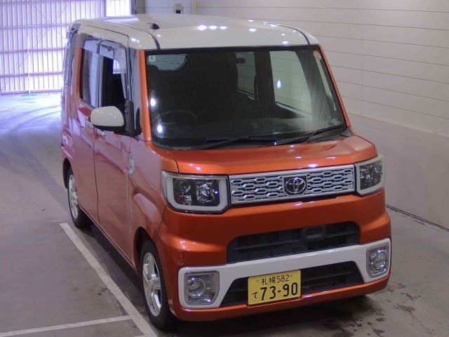 TOYOTA PIXIS — фото