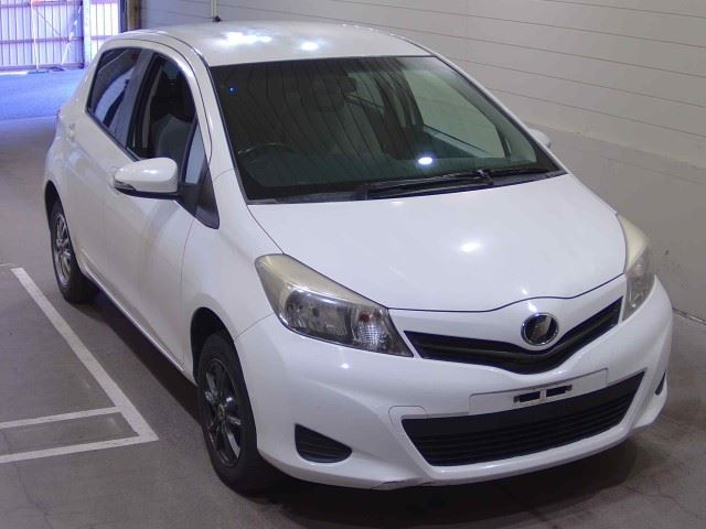 TOYOTA VITZ — фото