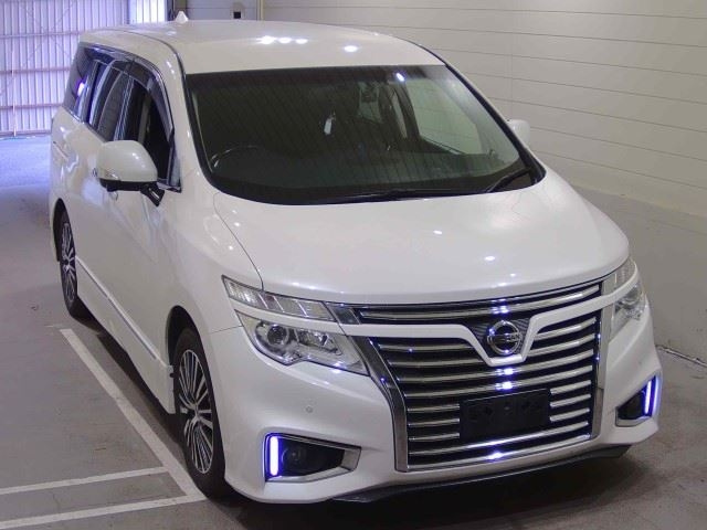 NISSAN ELGRAND — фото