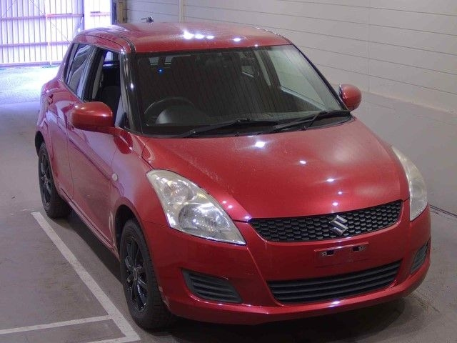 SUZUKI SWIFT — фото