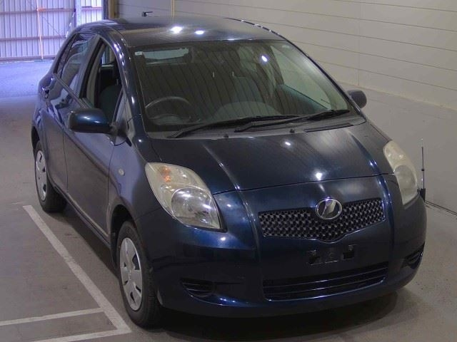 TOYOTA VITZ — фото