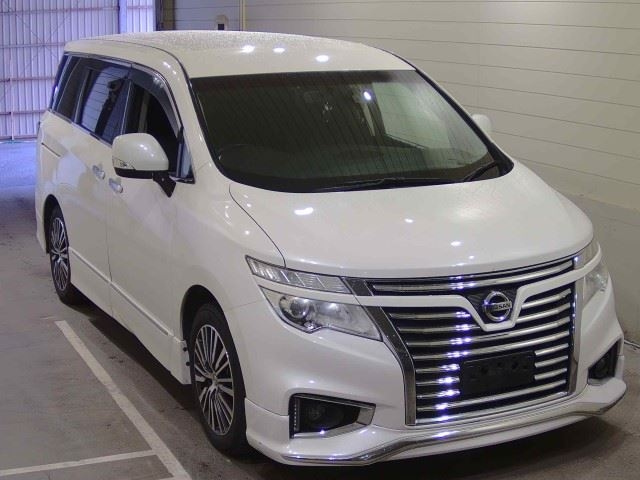 NISSAN ELGRAND — фото