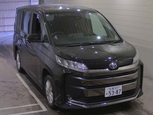 TOYOTA NOAH — фото