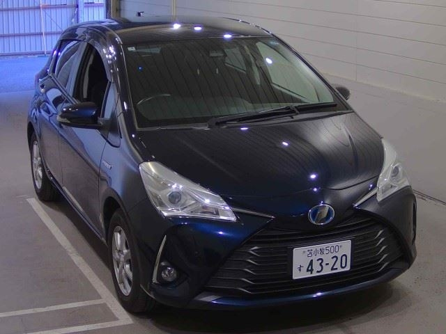 TOYOTA VITZ — фото