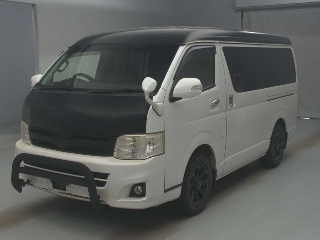 TOYOTA HIACE — фото