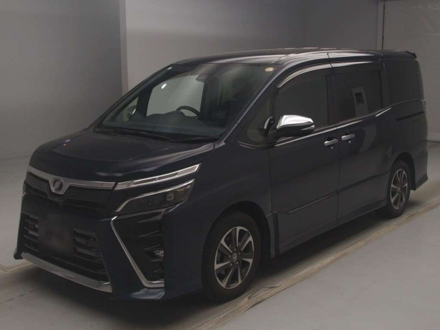 TOYOTA VOXY — фото