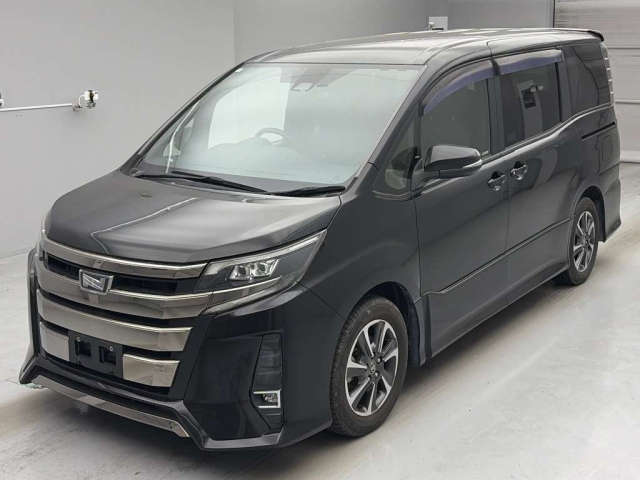TOYOTA NOAH — фото