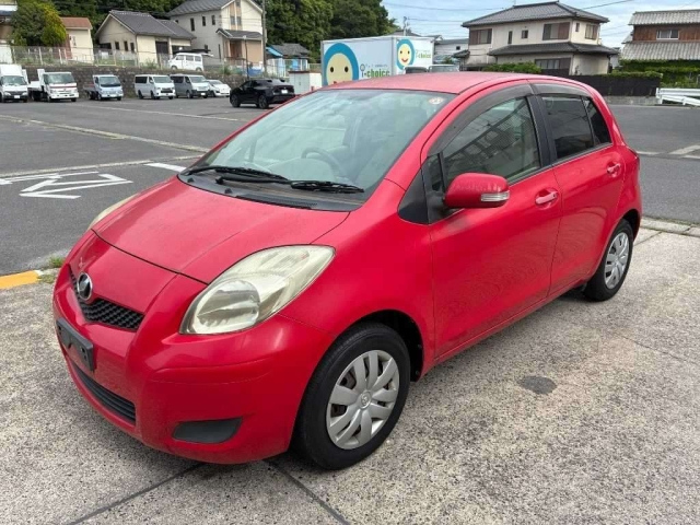 TOYOTA VITZ — фото