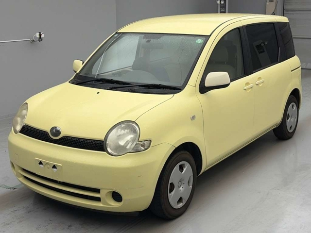 TOYOTA SIENTA — фото