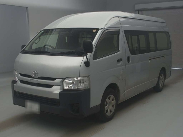 TOYOTA HIACE — фото