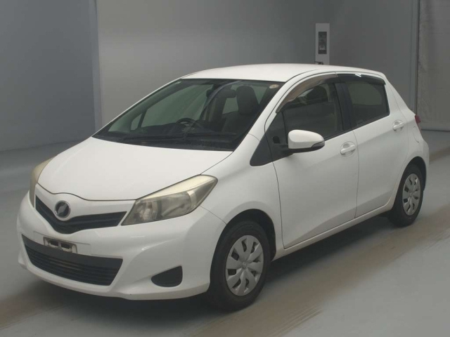 TOYOTA VITZ — фото