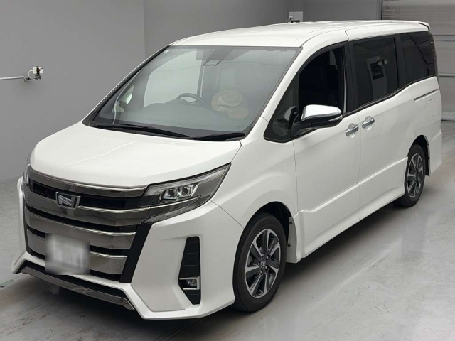 TOYOTA NOAH — фото