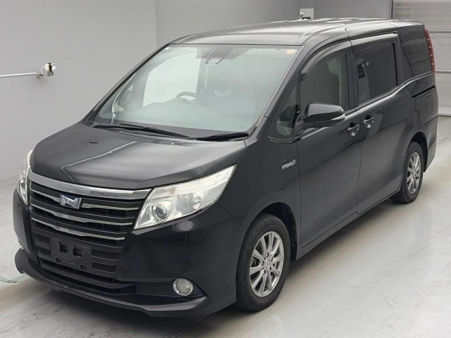 TOYOTA NOAH — фото