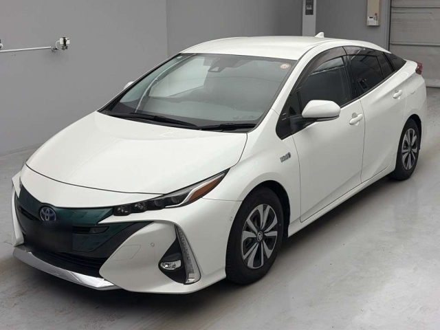 TOYOTA PRIUS — фото