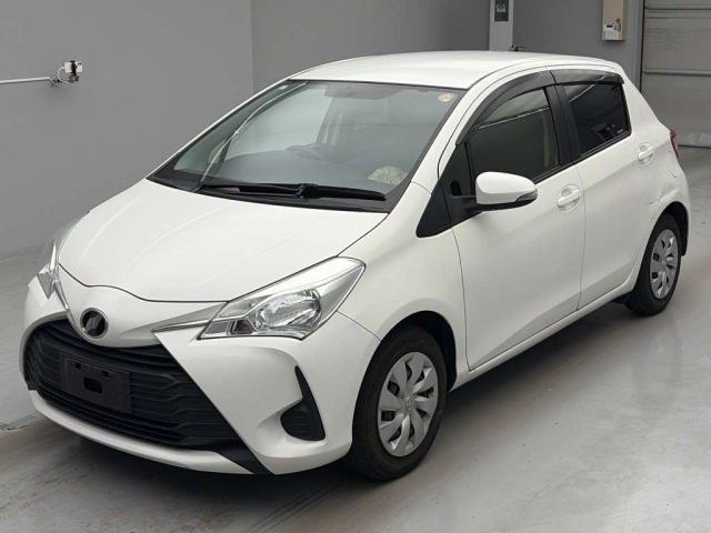 TOYOTA VITZ — фото