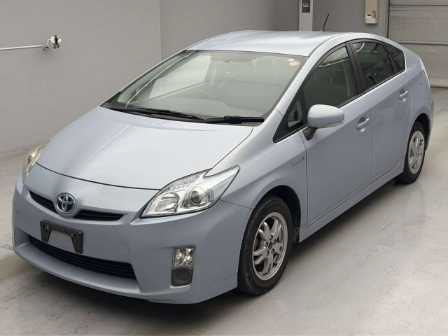TOYOTA PRIUS — фото