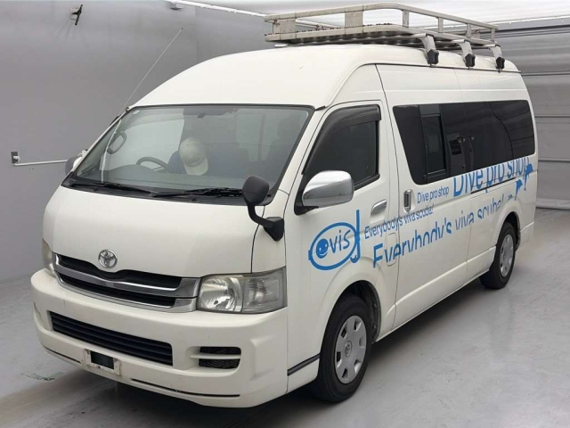 TOYOTA HIACE — фото