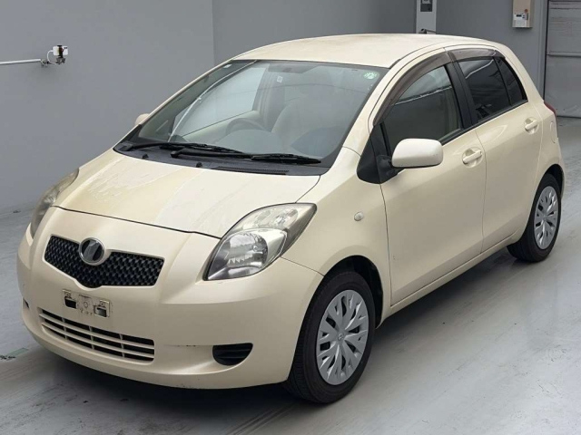 TOYOTA VITZ — фото