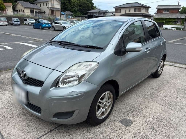 TOYOTA VITZ — фото