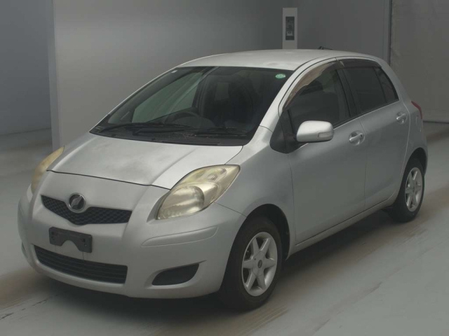 TOYOTA VITZ — фото
