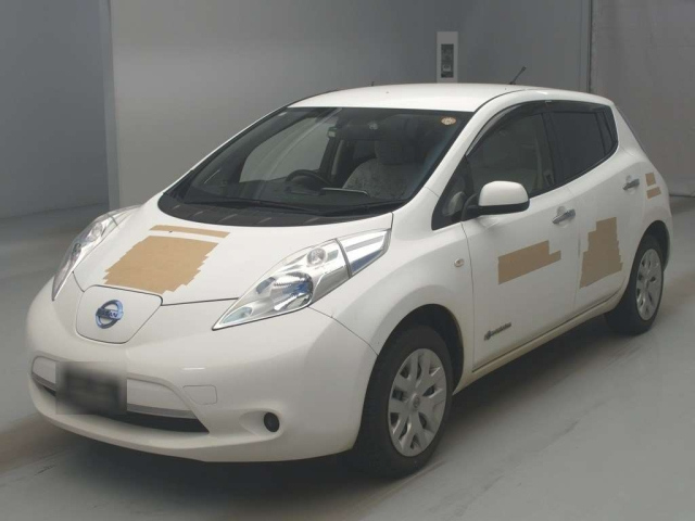 NISSAN LEAF — фото